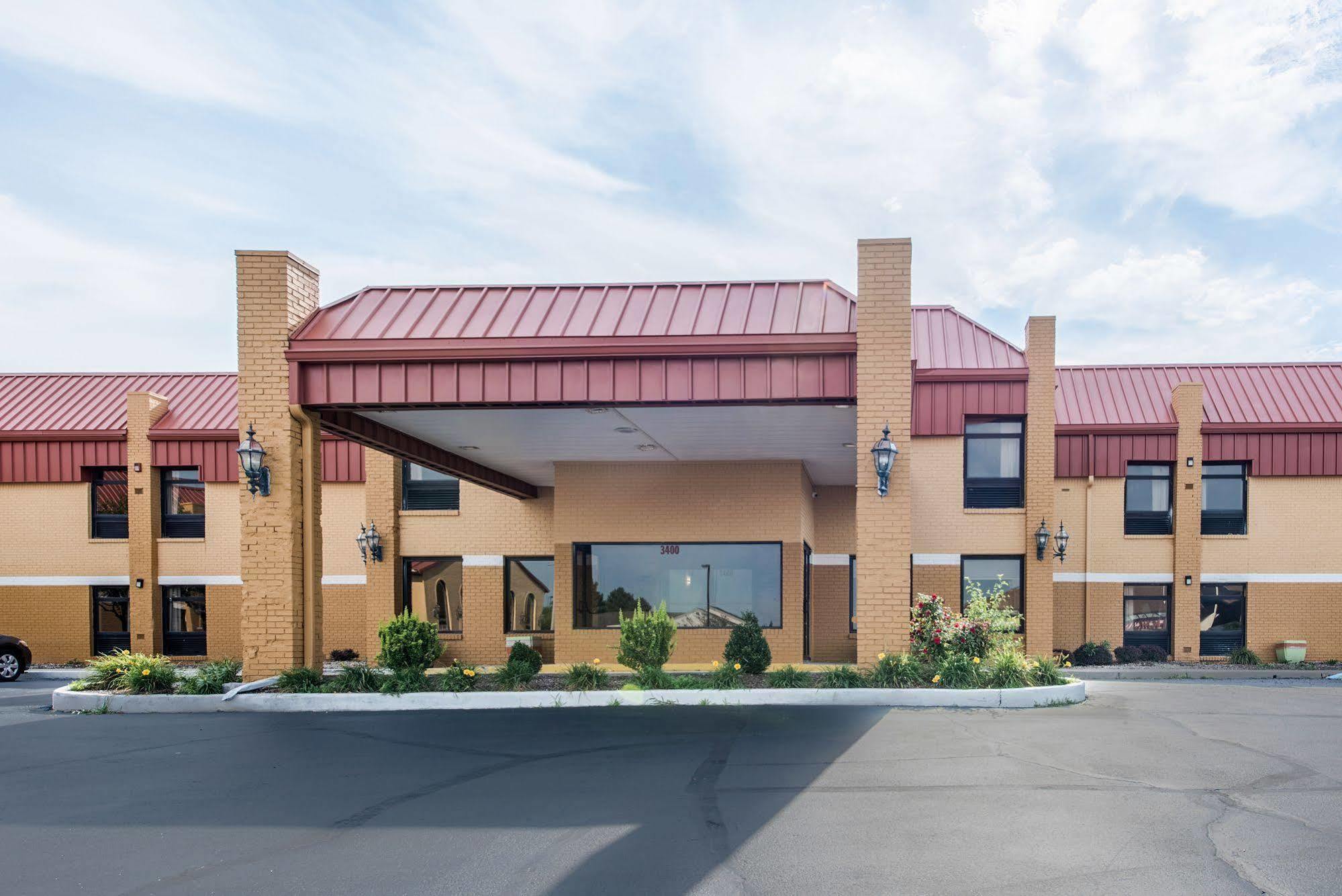 Cardinal Inn & Suites Muncie Esterno foto