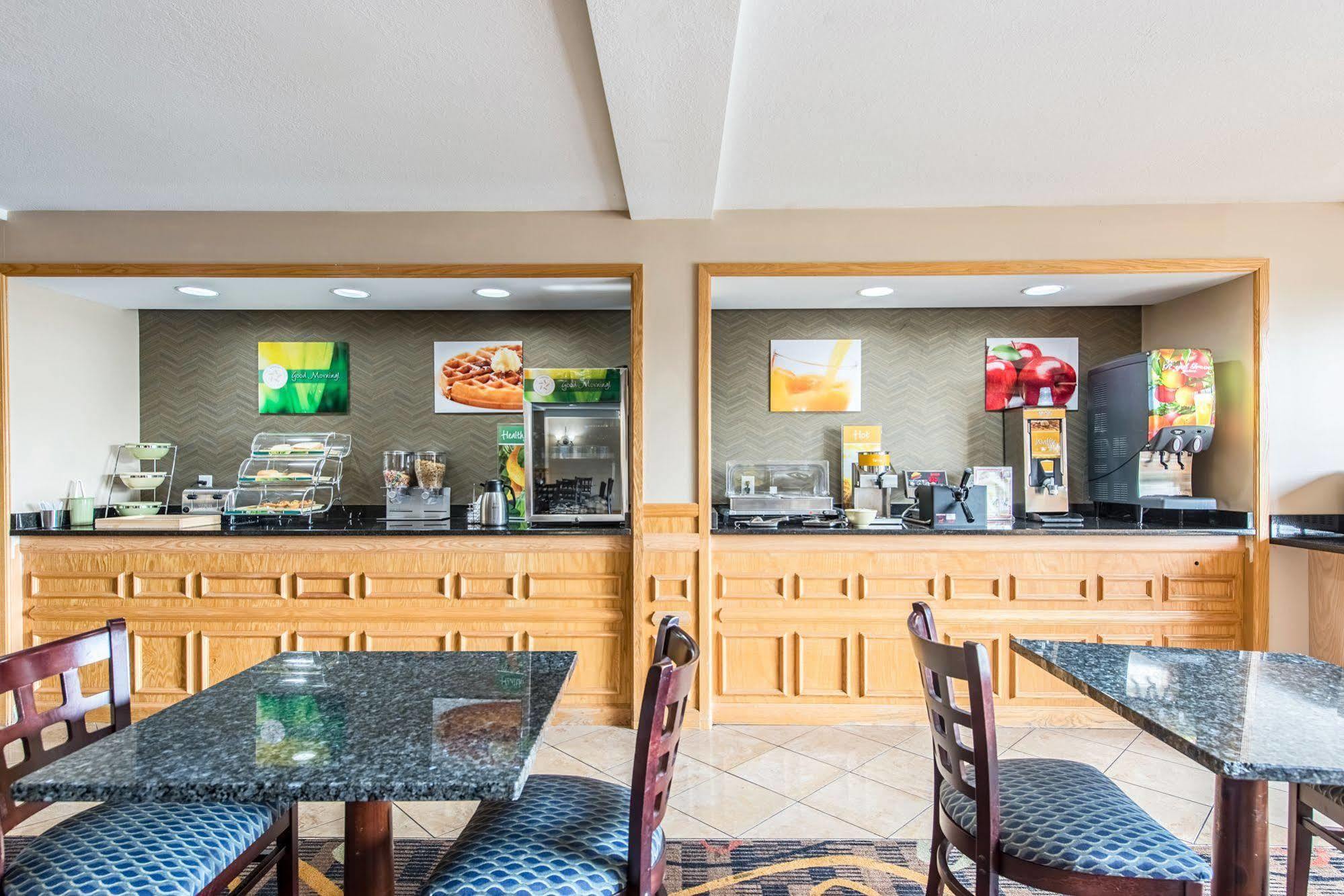 Cardinal Inn & Suites Muncie Esterno foto