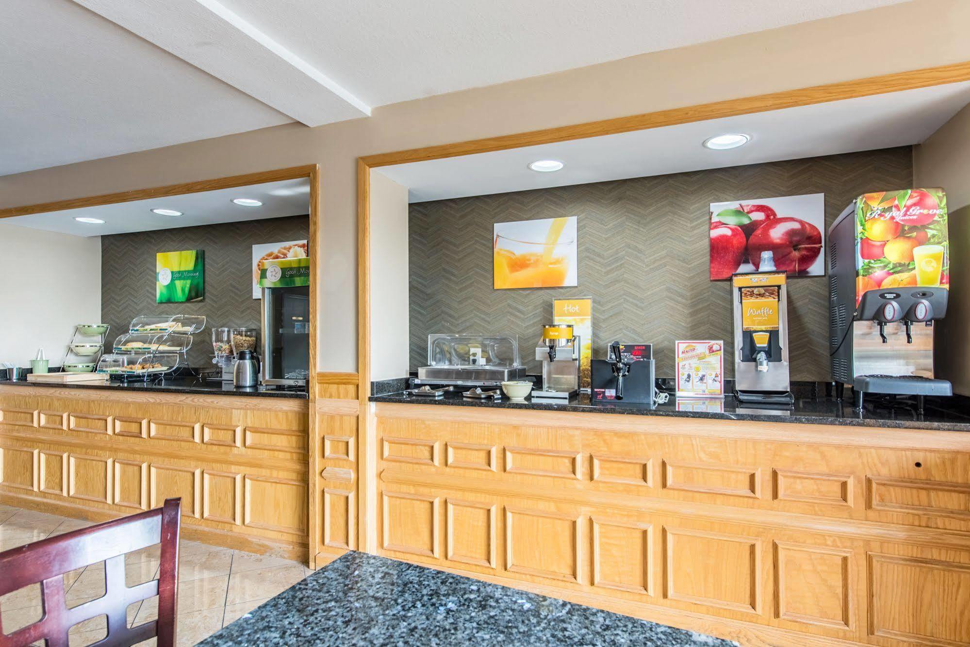 Cardinal Inn & Suites Muncie Esterno foto