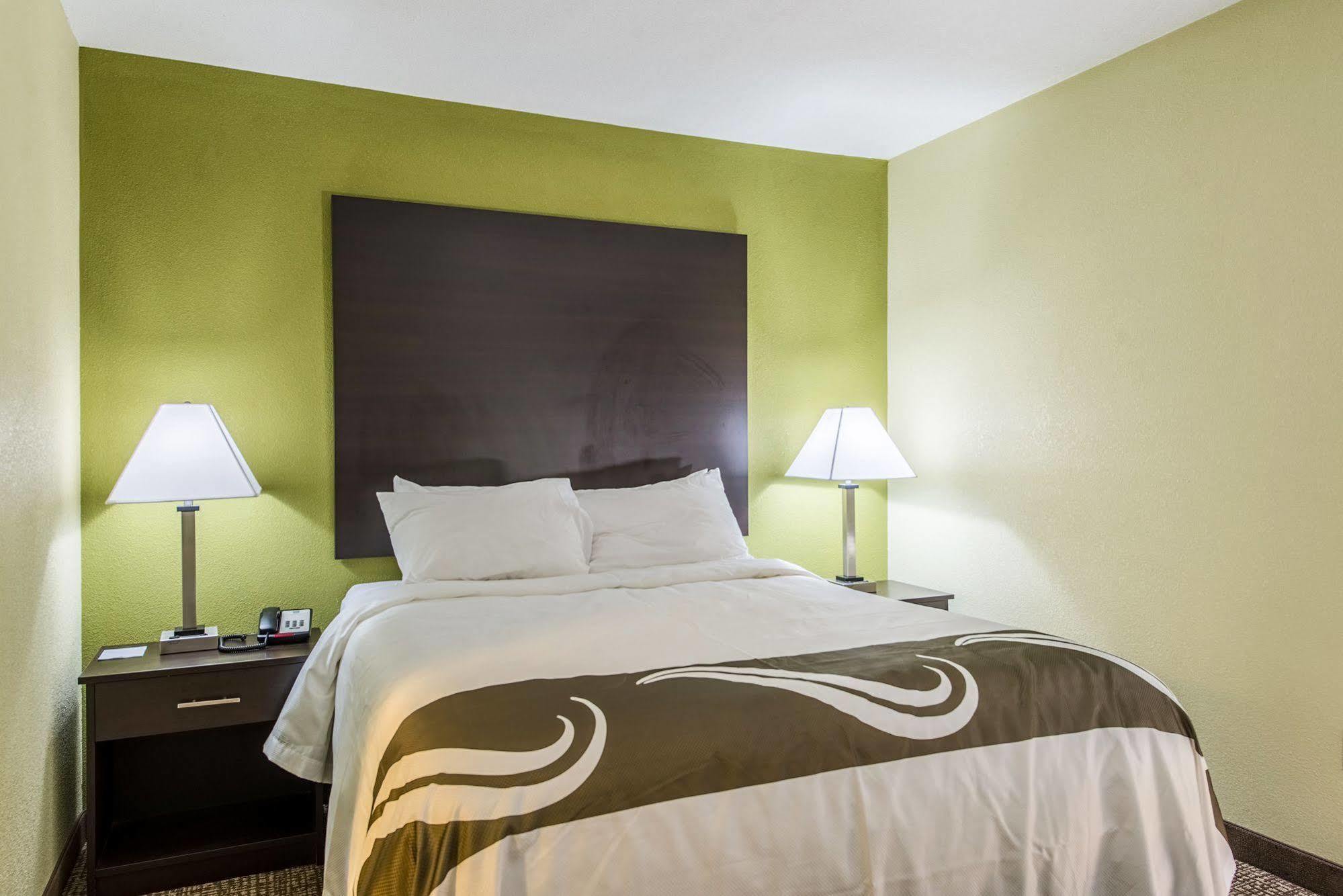 Cardinal Inn & Suites Muncie Esterno foto