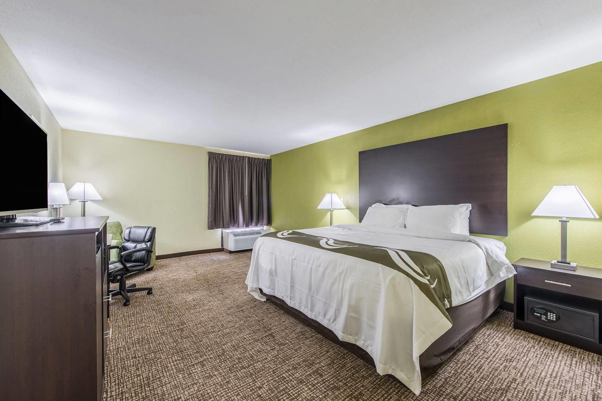 Cardinal Inn & Suites Muncie Esterno foto