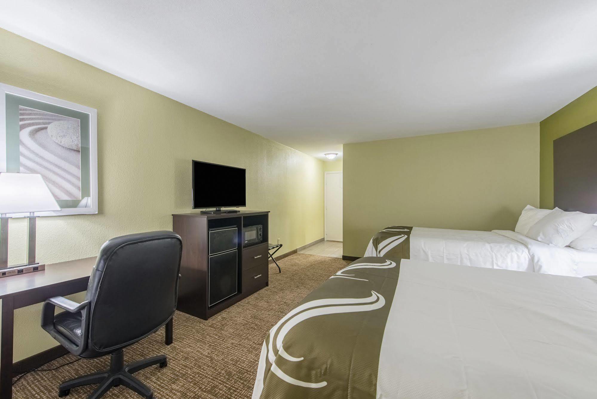 Cardinal Inn & Suites Muncie Esterno foto