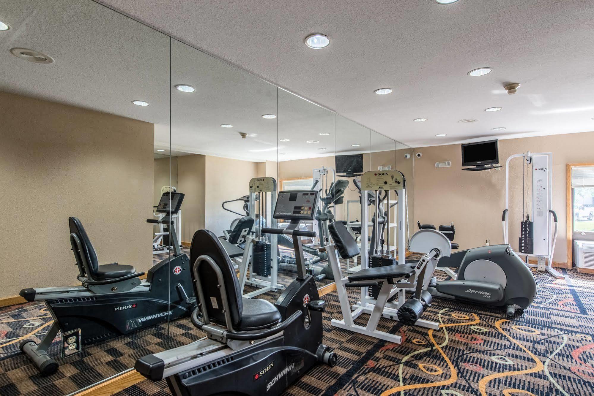 Cardinal Inn & Suites Muncie Esterno foto